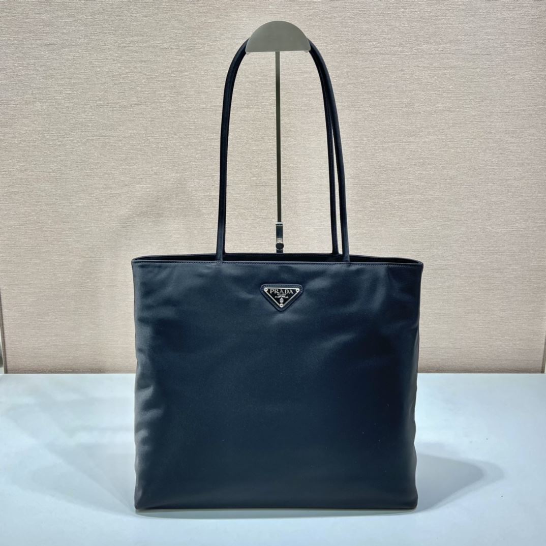 Pra*a shopping bags
